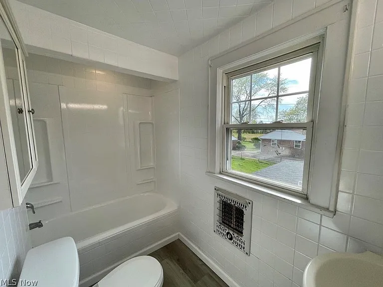 844 Cordova Ave — Photo 8
