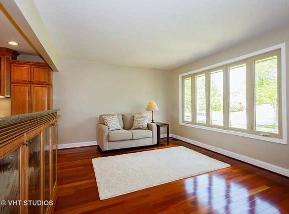 3rd image of 16532 Parliament Ave