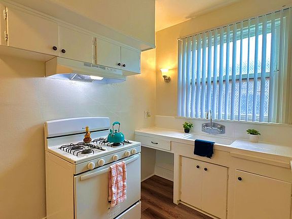 5th image of 647 W 5th St APT A