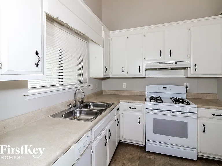 3201 Delhi Dr — Photo 6