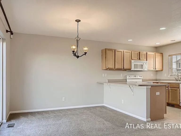 4526 Crow Creek Dr — Photo 4