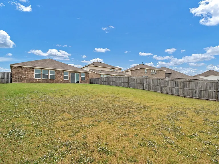 5100 Royal Springs Dr — Photo 17