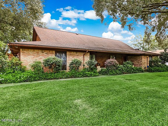 3rd image of 295 GLENEAGLES Drive
