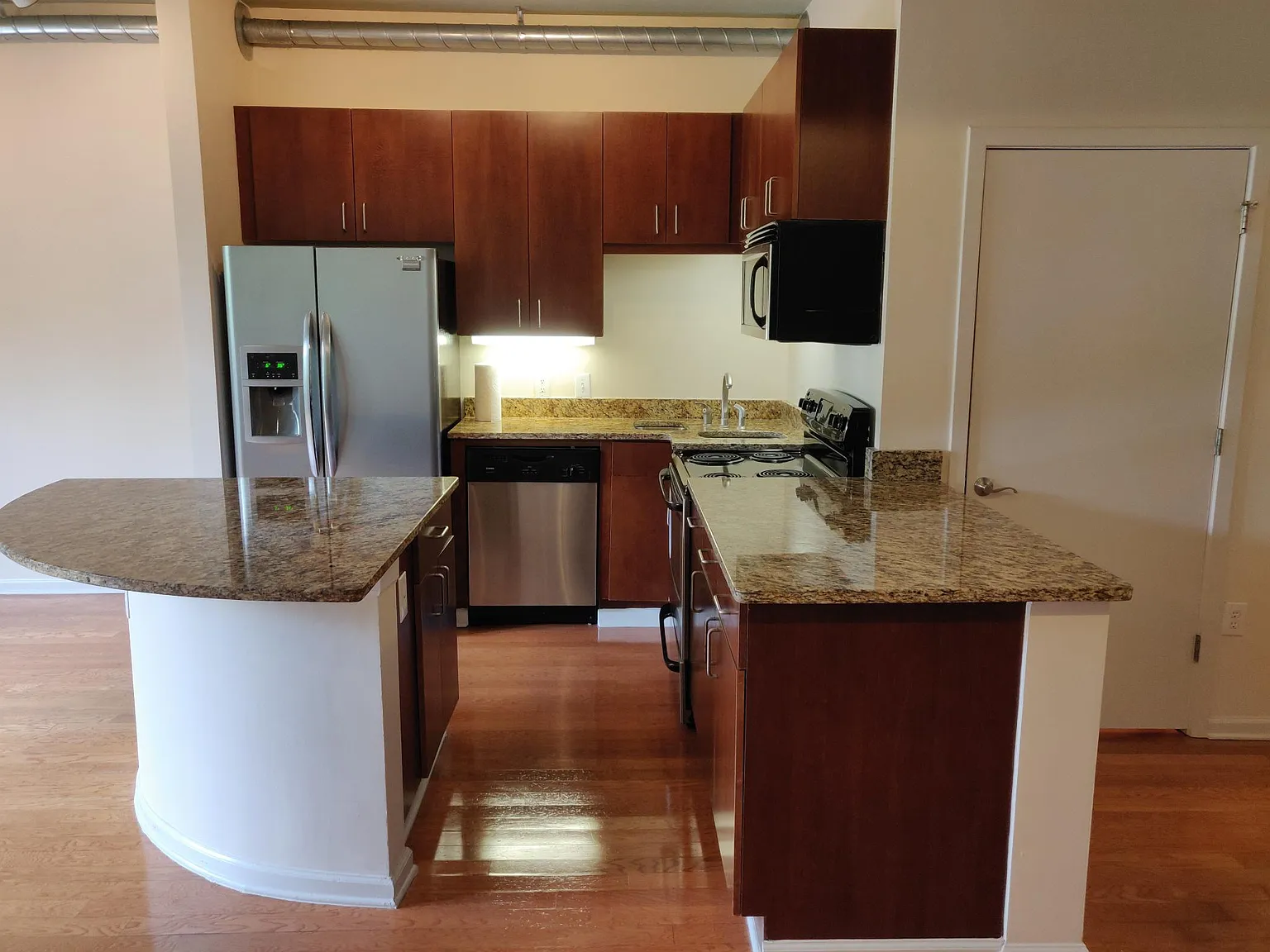 Studio, 627 sqft, $1,500 — Photo 3