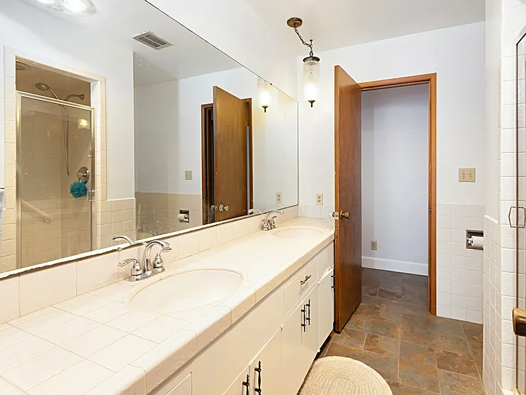 4495 Brighton Ave — Photo 8
