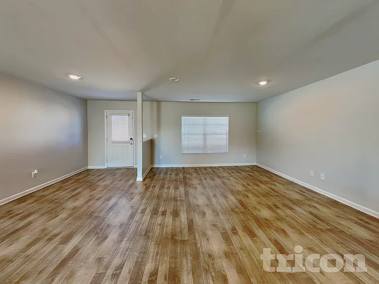 1433 Veranda Ln — Photo 2
