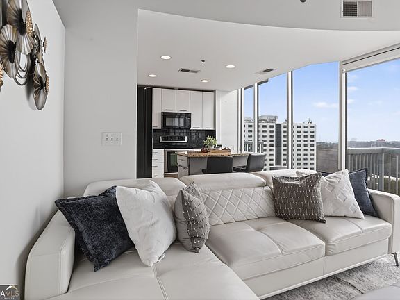 4th image of 3324 Peachtree Rd NE Unit 1312
