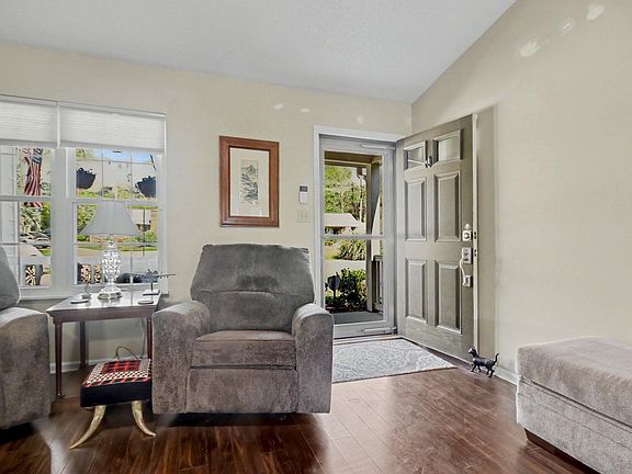 5th image of 607 Bluebird Ln.