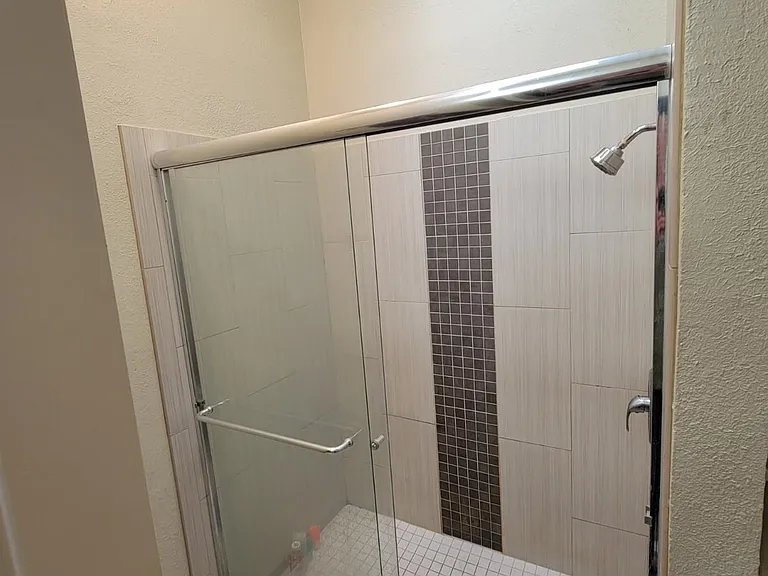 2215 Glenarm Pl — Photo 25