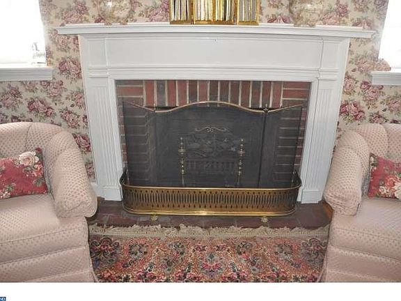 5th image of 818 Harper Ave