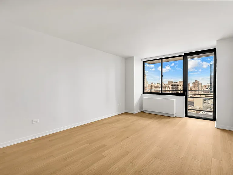 200 W 60th St #28D — Photo 3