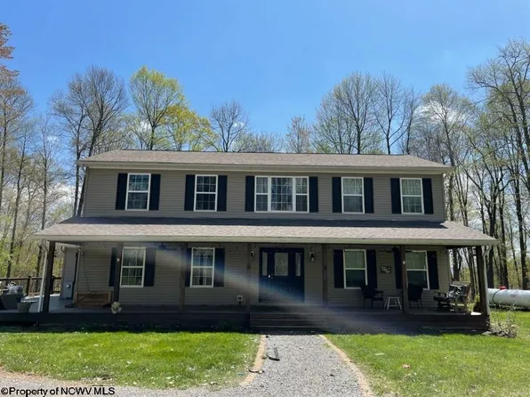 948 Deerbrook Ln, Belington, WV 26250