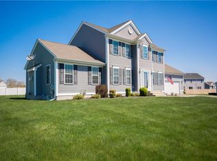 36 Schooner Dr, Portsmouth, RI 02871