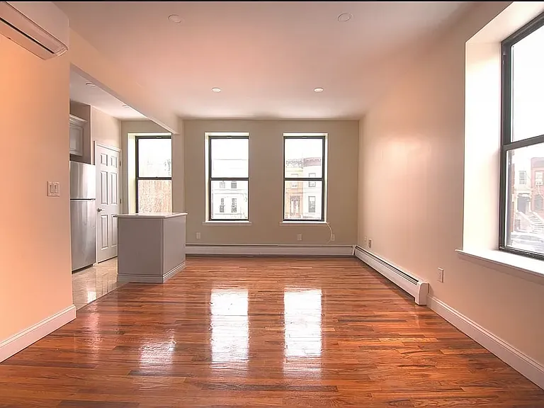 1104 Park Pl #3 — Photo 1