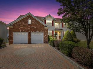 25 Cobblers Cir, Franklin Park, NJ 08823