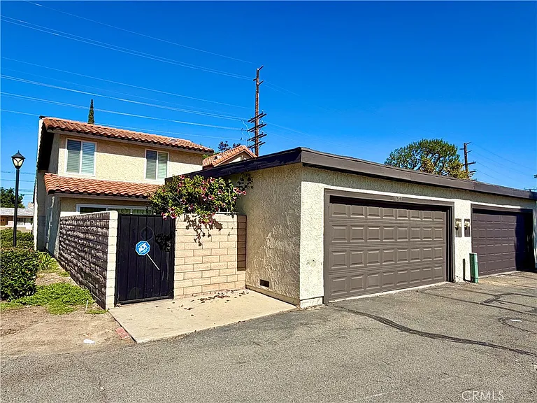 10717 Mountain View Ave — Photo 2