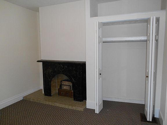 4th image of 202 Plum St APT 1