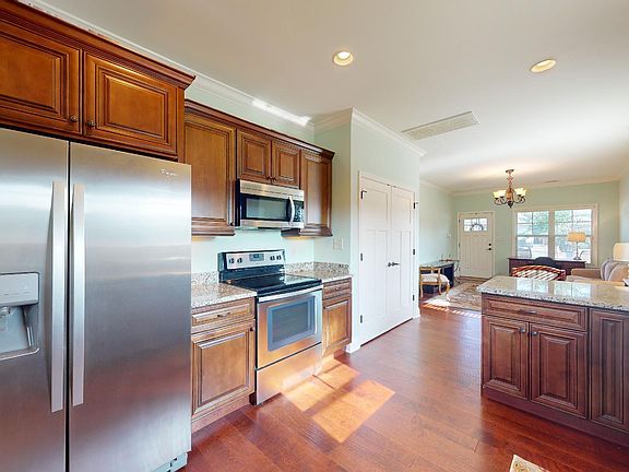 3rd image of 1728 Stonebriar Dr NE