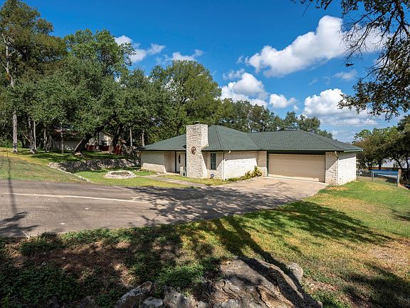 3rd image of 404 Hunt Ln