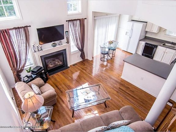 3rd image of 227 Satinwood Dr