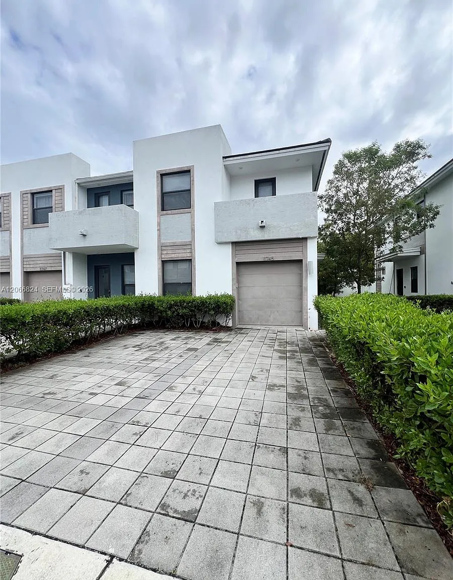 Killian Commons — Photo 1