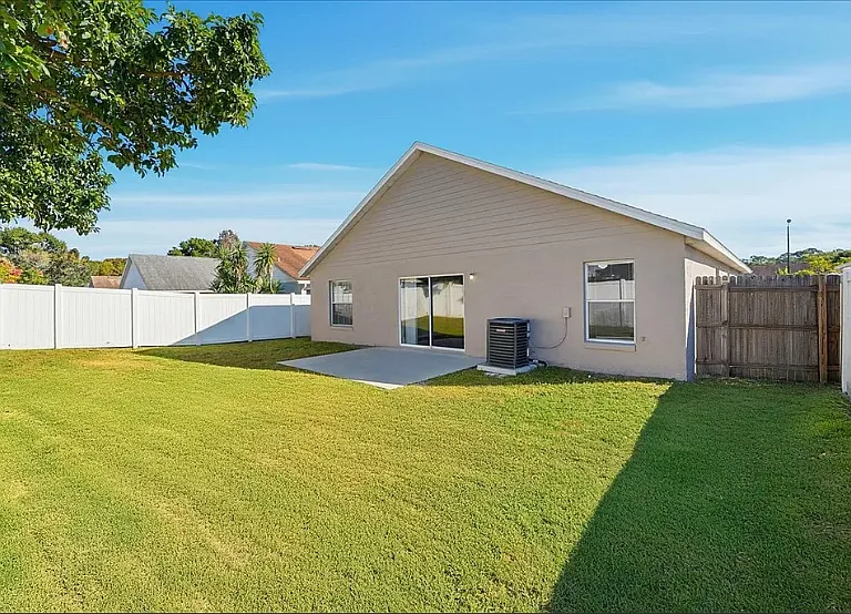 938 River Wind Ave — Photo 1