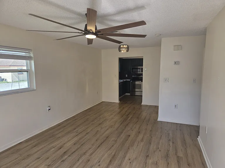 1802 W House St #B — Photo 11