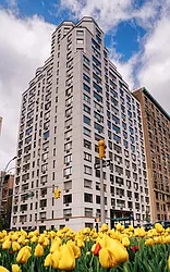 920 Park at 920 Park Avenue in Upper East Side