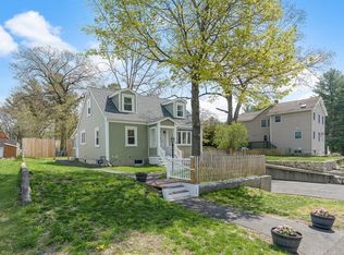 28 Mohawk Rd, Burlington, MA 01803