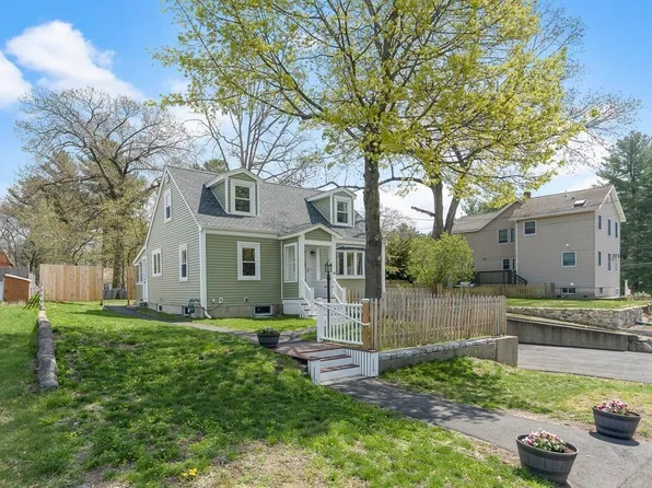 28 Mohawk Rd, Burlington, MA 01803