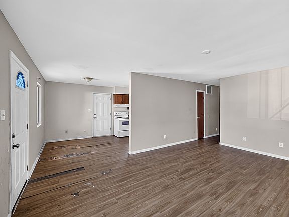 2nd image of 2830 Dietz St