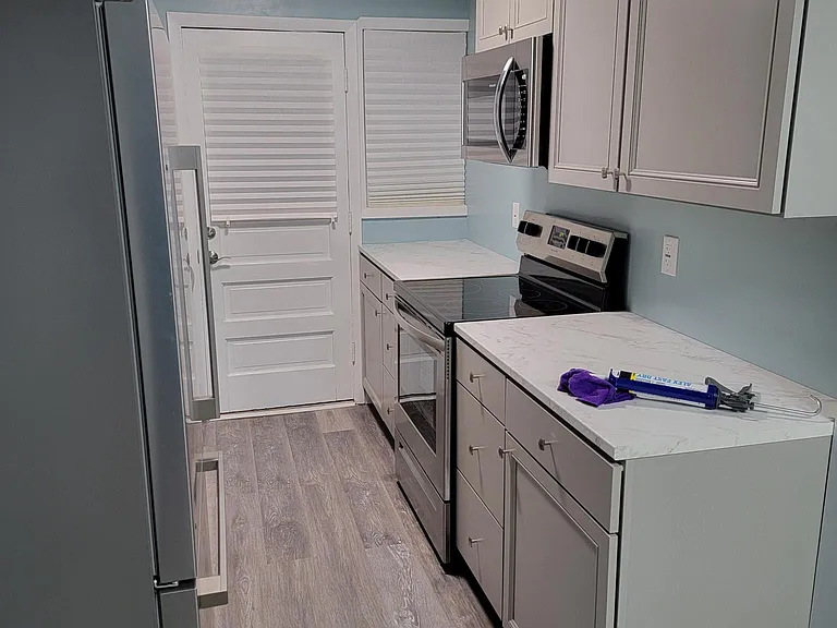 2417 SW Winterwood Ln — Photo 12