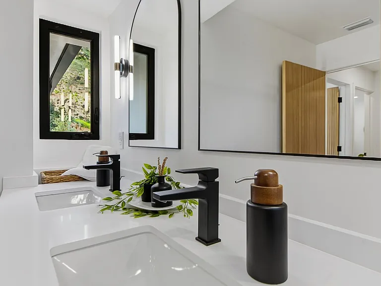 1764 E Loma Alta Dr — Photo 36