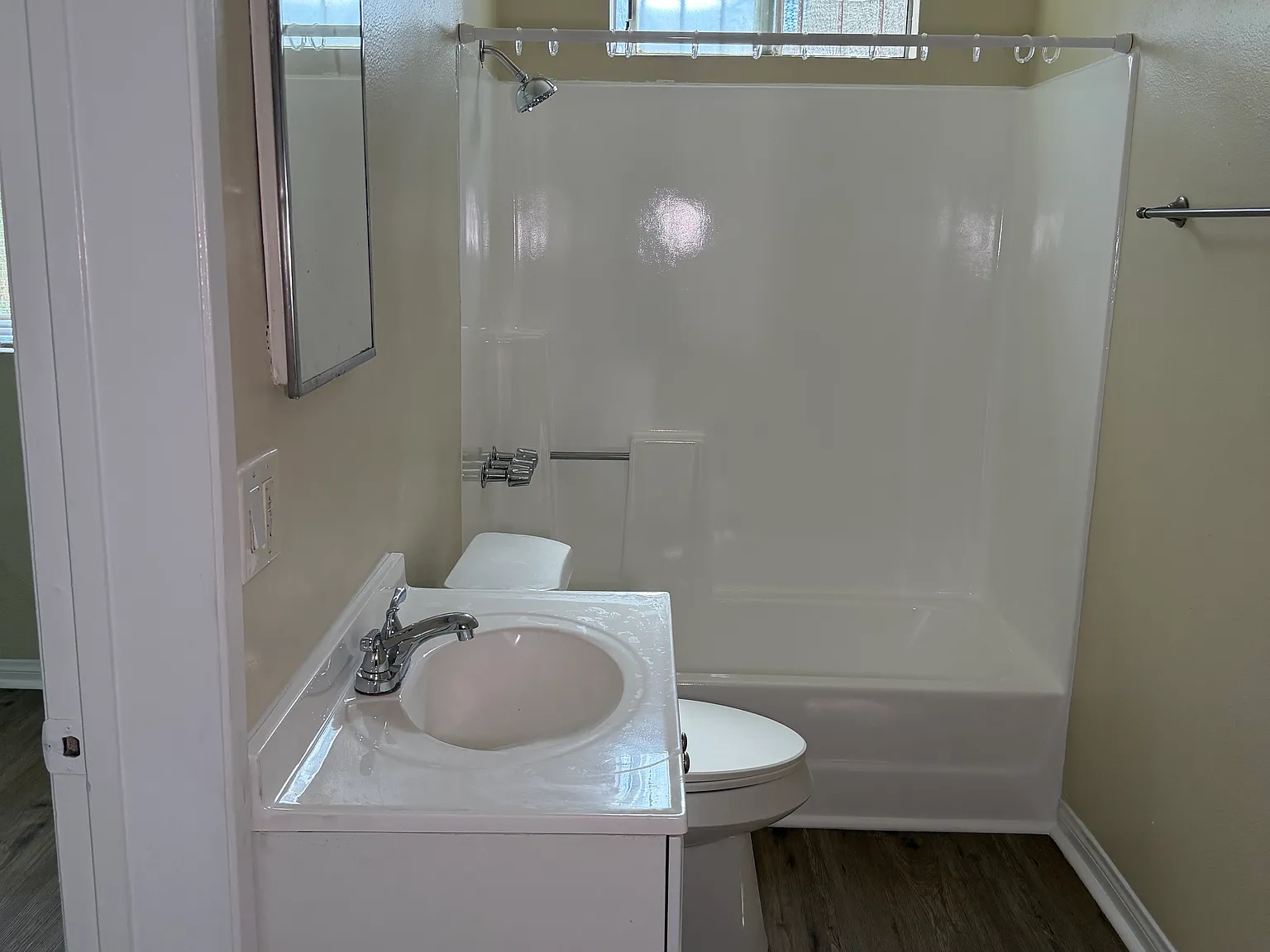 2 bed, 800 sqft, $2,600 — Photo 4
