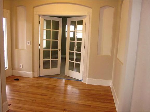 5th image of 955 Trenton St
