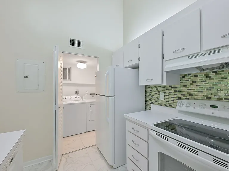 3301 Crystal Ct E #O — Photo 15