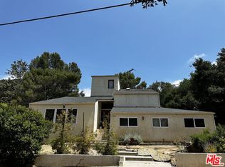 708 Thornhill Rd, Calabasas, CA 91302