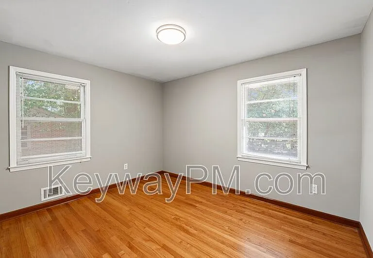 3301 Westmont Dr — Photo 11