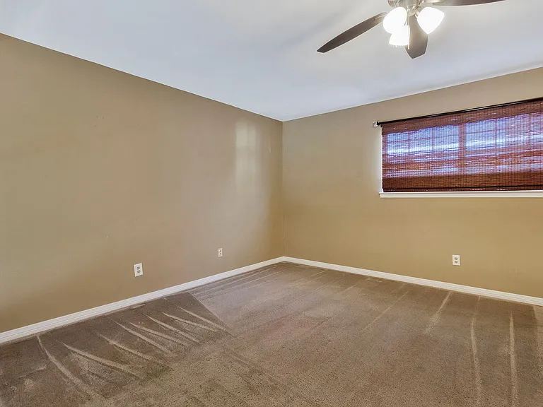 9 Forest Breeze Ct — Photo 21