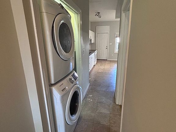 3rd image of 2020 Parkwood Ave