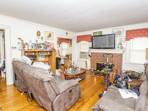 5th image of 316 No Maple Ave