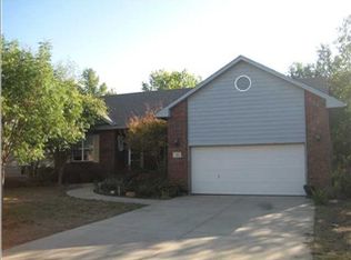 324 N Walnut Creek Dr, Derby, KS 67037