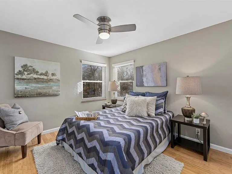 1614 Bredell Ave — Photo 13