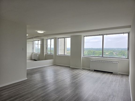 3rd image of 301 N Beauregard St APT 1110