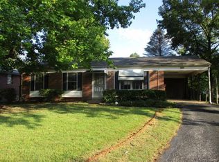 1501 Reale Ave, Saint Louis, MO 63138