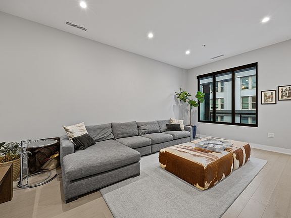 5th image of 305 S Racine Ave #Penthouse D