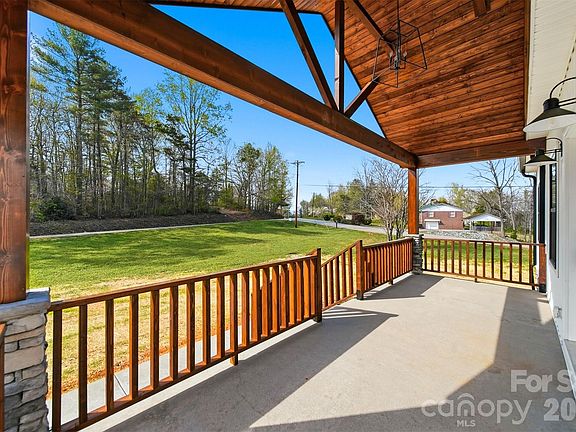 5th image of 1007 Hibriten Dr SE