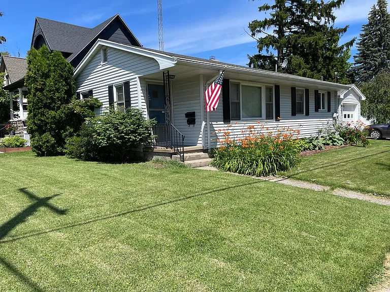 1704 Pixley Ave — Photo 1
