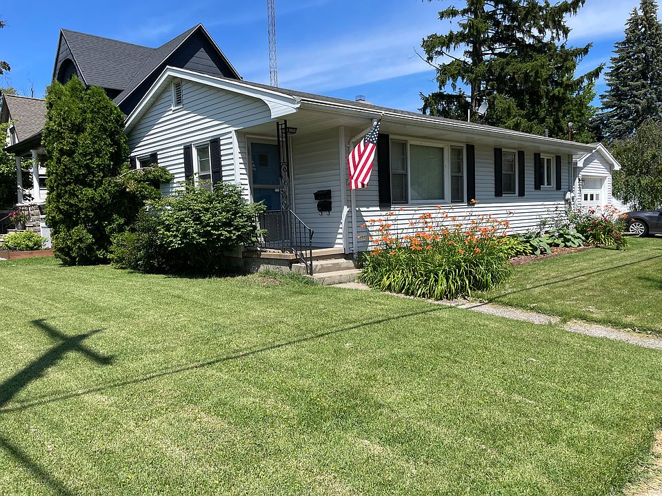 1st image of 1704 Pixley Ave