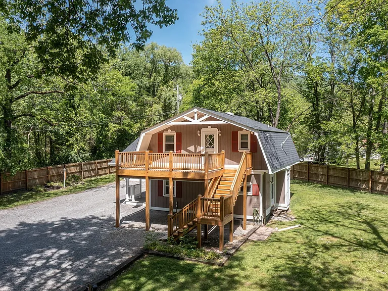 1106 Ogrady Dr — Photo 3